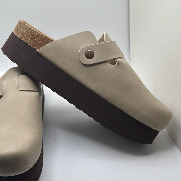 CUSHIONAIRE Women's Cork Footbed Platform Clog 8 SAND - Picture 6 of 8